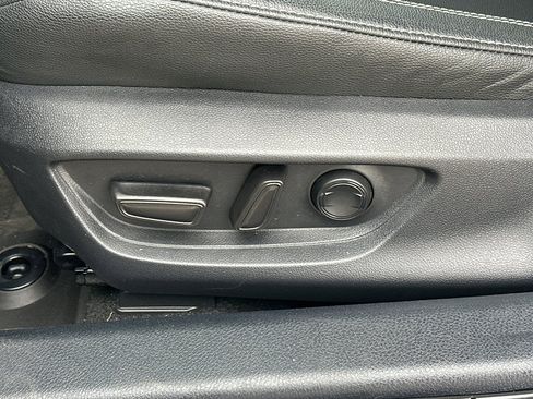 Used 2025 Toyota Camry SE image 24