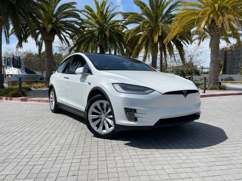 Used 2018 Tesla Model X 100D AWD/4WD image 3