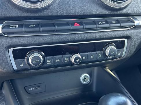 Used 2017 Audi A3 e-tron Premium image 24