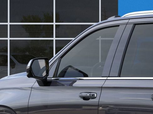 New 2026 Chevrolet Suburban Premier image 12