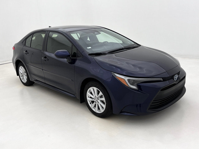 Used 2025 Toyota Corolla LE w/ LE Premium Package FWD image 2