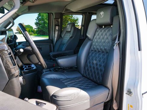 Used 2023 GMC Savana 2500 Extended image 10