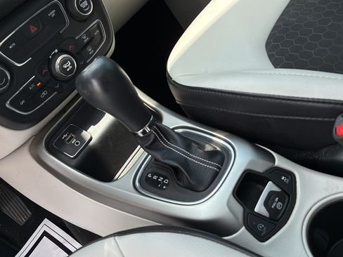 Used 2019 Jeep Compass Latitude FWD image 33