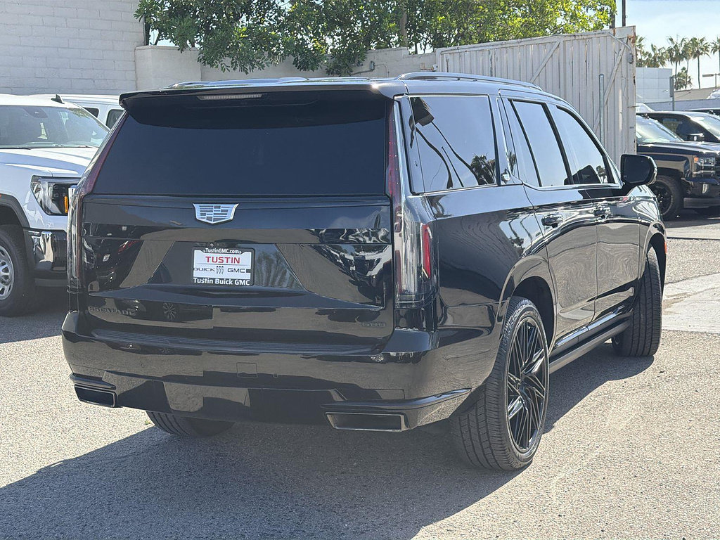 Used 2021 Cadillac Escalade Sport Platinum w/ Heavy-Duty Trailer Package AWD/4WD image 5