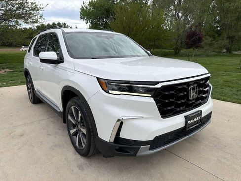 Used 2023 Honda Pilot Touring image 8