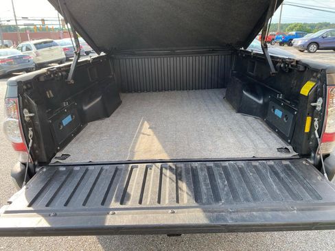 Used 2011 Toyota Tacoma 4x4 Double Cab w/ SR5 Pkg #2 image 14