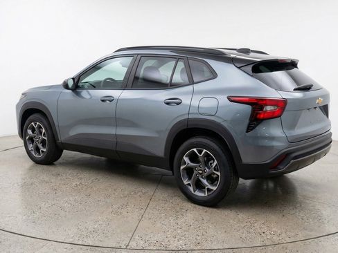 Used 2025 Chevrolet Trax LT w/ LT Convenience Package image 6