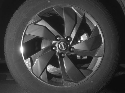 Used 2025 Nissan Rogue SV FWD image 13
