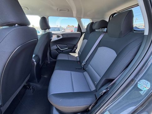 Used 2025 Kia Soul LX w/ LX Technology Package FWD image 36
