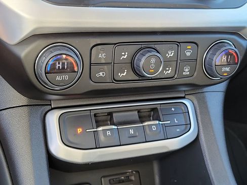 Certified 2023 GMC Acadia SLE image 28