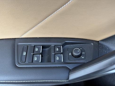 Used 2023 Volkswagen Tiguan SE AWD/4WD image 17