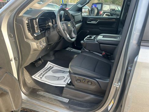 Used 2023 Chevrolet Silverado 1500 LT AWD/4WD image 12