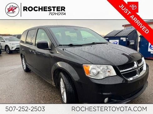 Used 2020 Dodge Grand Caravan SE image 1
