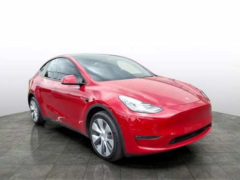 Used 2023 Tesla Model Y Long Range AWD/4WD image 1