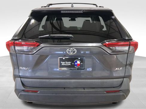 Used 2020 Toyota RAV4 XLE FWD image 5