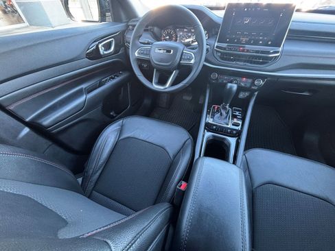 Used 2025 Jeep Compass Trailhawk image 34