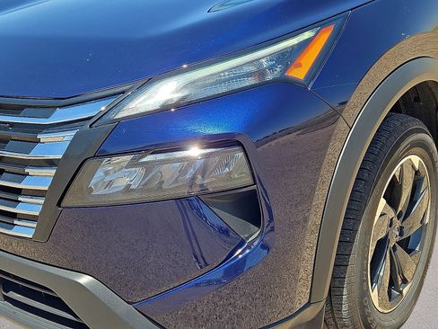 Used 2025 Nissan Rogue SV AWD/4WD image 9