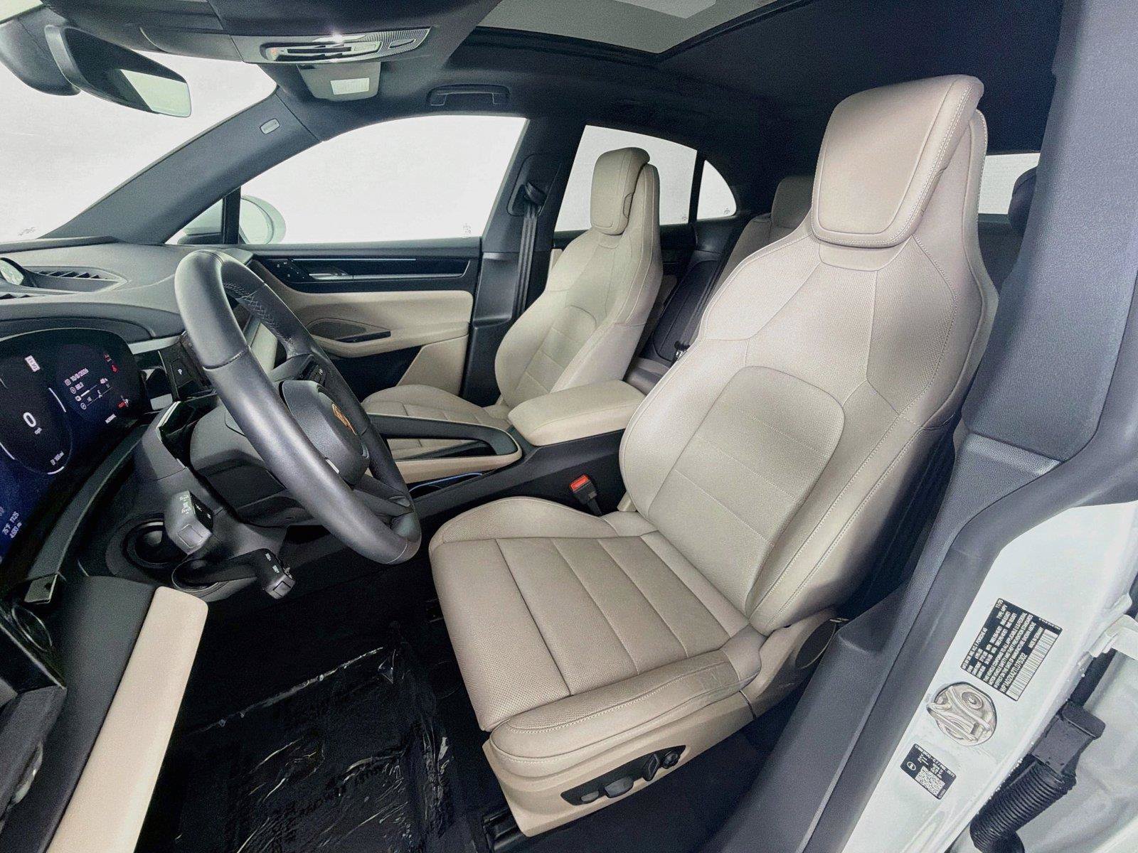 Certified 2026 Porsche Macan Electric RWD image 5