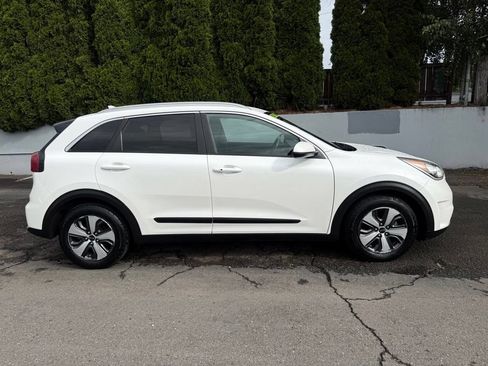 Used 2017 Kia Niro LX FWD image 11