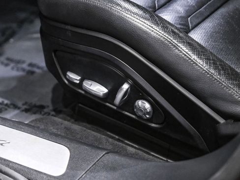 Used 2018 Porsche Panamera 4 image 28