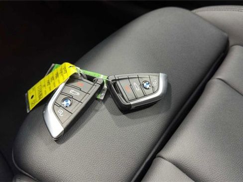 Used 2021 BMW 330i Sedan w/ Premium Package image 34