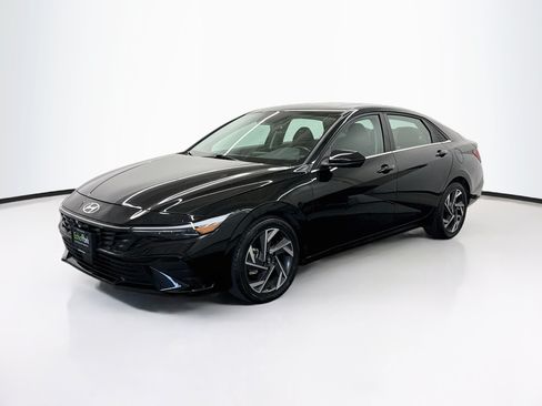 Used 2025 Hyundai Elantra SEL FWD image 3