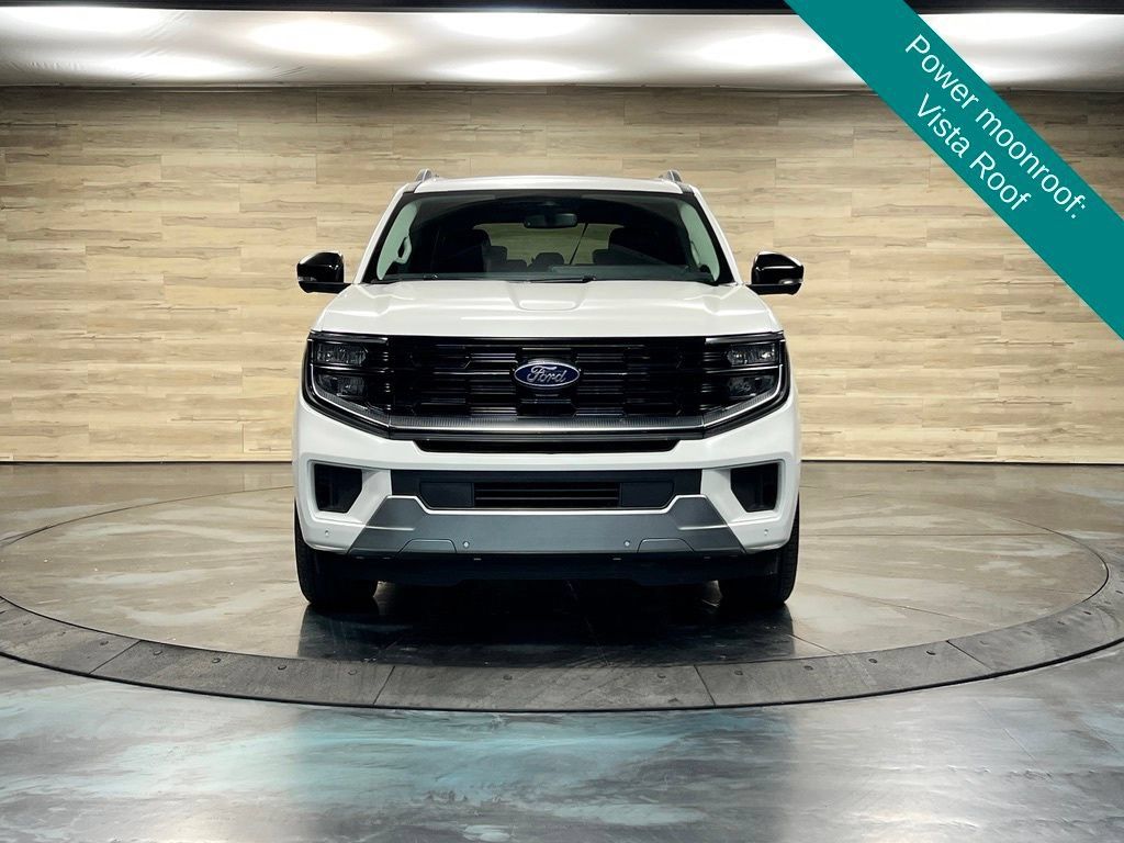 Used 2025 Ford Expedition Platinum w/ Driver's Package AWD/4WD image 9