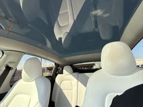 Used 2021 Tesla Model Y Long Range AWD/4WD image 4