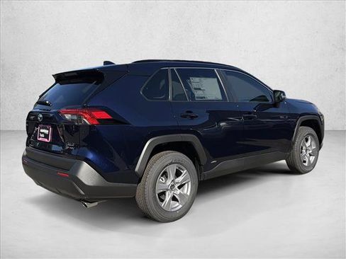 Used 2025 Toyota RAV4 XLE AWD/4WD image 5