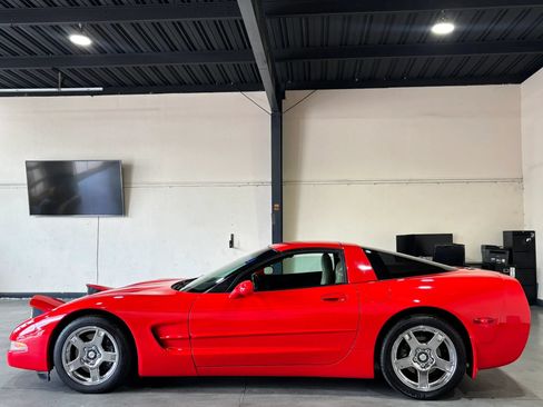 Used 1999 Chevrolet Corvette Coupe w/ Performance Handling Pkg RWD image 4