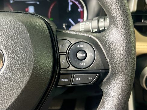 Used 2025 Toyota RAV4 XLE image 19