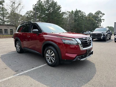 Used 2022 Nissan Pathfinder SL AWD/4WD image 4