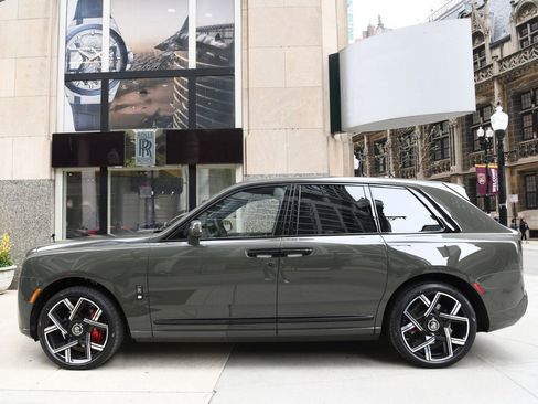 New 2025 Rolls-Royce Cullinan Black Badge image 7