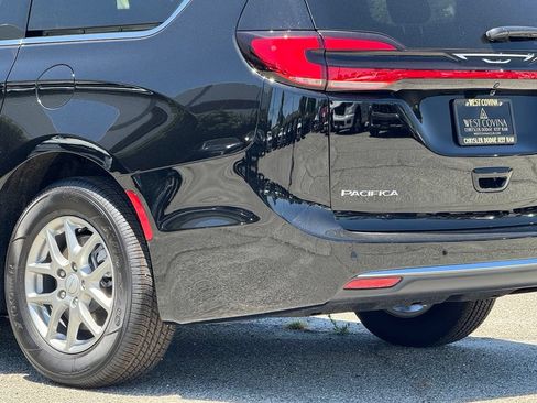 New 2027 Chrysler Pacifica Select FWD image 13