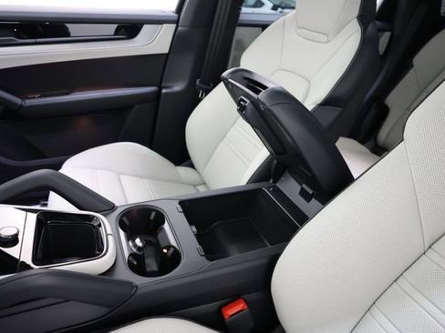 Used 2026 Porsche Cayenne AWD/4WD image 50