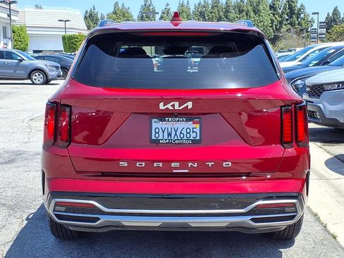 Used 2022 Kia Sorento S FWD image 4