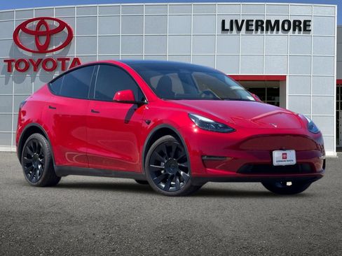 Used 2023 Tesla Model Y Long Range AWD/4WD image 2