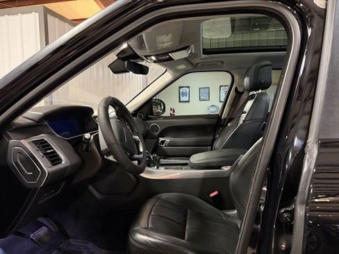 Used 2019 Land Rover Range Rover Sport SE image 9