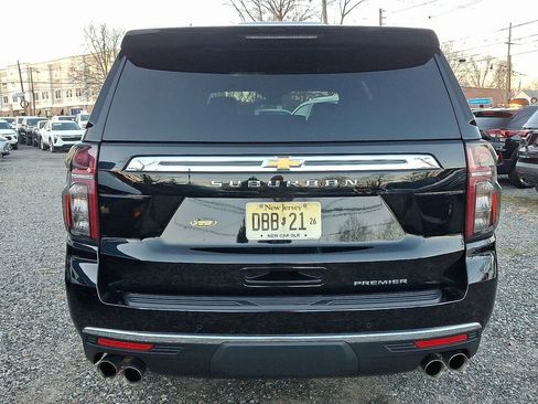 Used 2024 Chevrolet Suburban Premier w/ Premium Package image 7