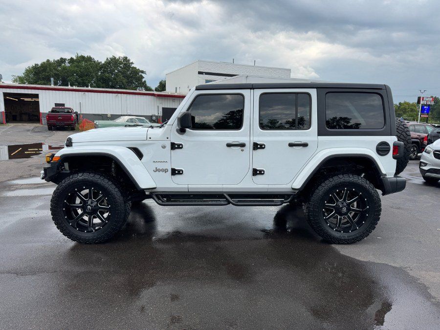 Used 2018 Jeep Wrangler Unlimited Sahara AWD/4WD image 2