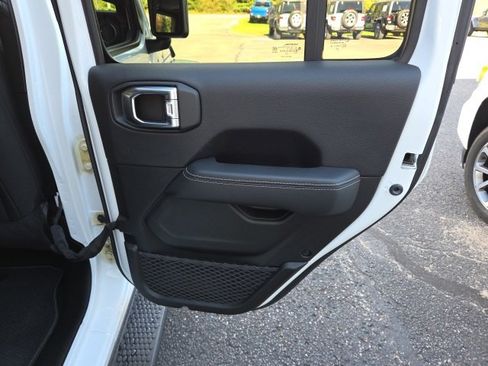 Used 2021 Jeep Wrangler Unlimited Sahara image 52