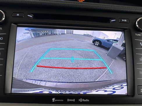 Used 2019 Toyota Highlander XLE image 38