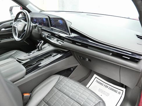 Used 2023 Cadillac Escalade ESV V image 17