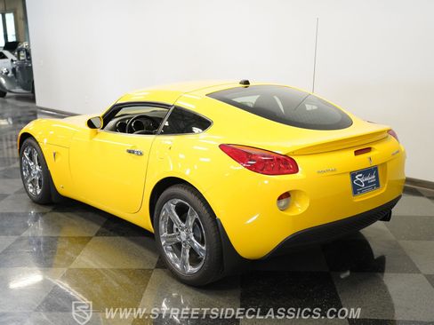 Used 2009 Pontiac Solstice Coupe w/ Premium Package image 10