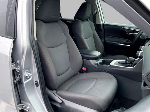 Used 2024 Toyota RAV4 XLE FWD image 9