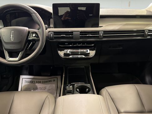 Used 2025 Lincoln Corsair FWD image 23