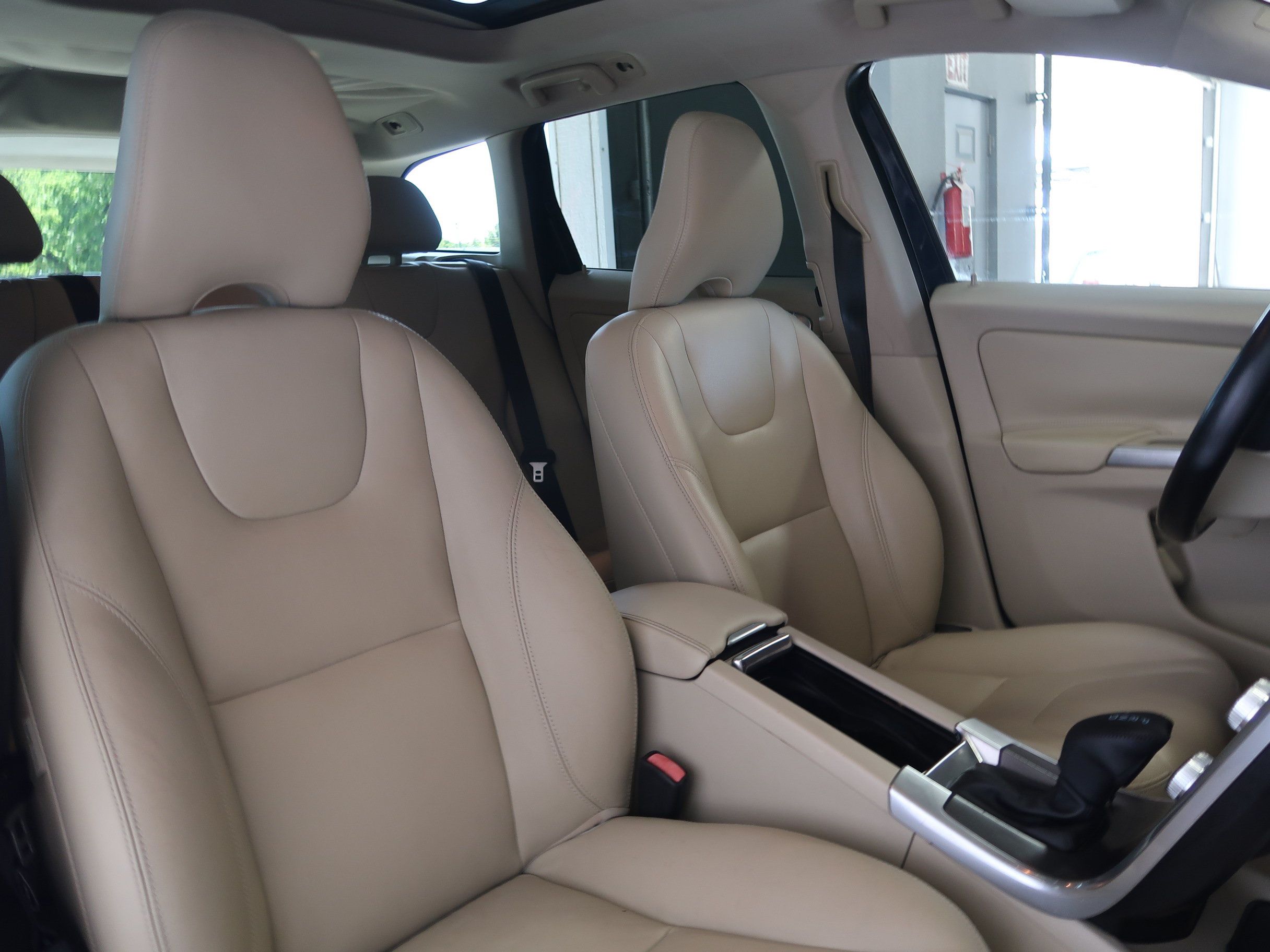 Used 2015 Volvo XC60 T5 Premier w/ Proximity Package FWD image 12