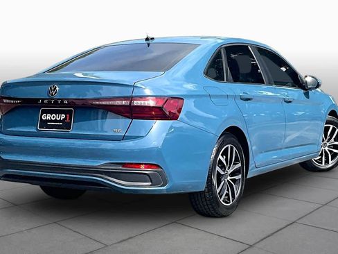 Used 2025 Volkswagen Jetta SE FWD image 13