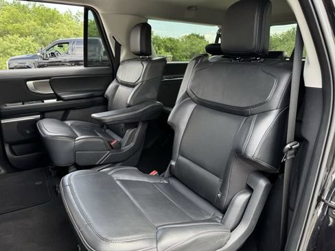 Used 2025 Ford Expedition Max Platinum AWD/4WD image 27