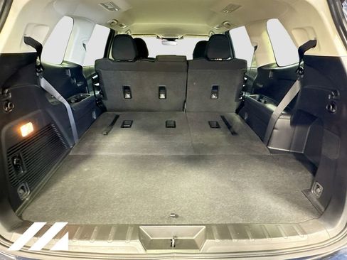 Used 2024 Subaru Ascent Premium w/ Convenience Package image 27